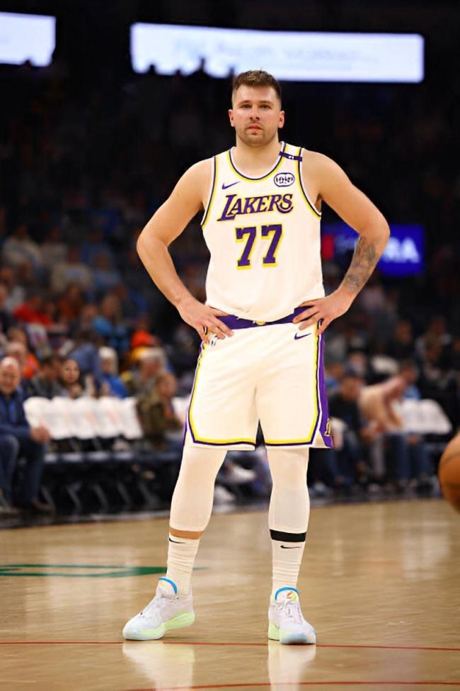 jiuyou-东契奇连续十场比赛得分超过出色防守，老鹰挑战极限！-jiuyou